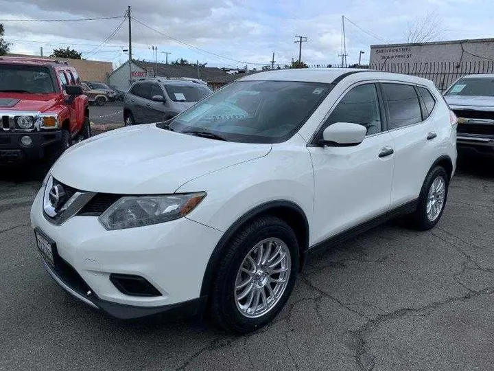 WHITE, 2016 NISSAN ROGUE Image 18