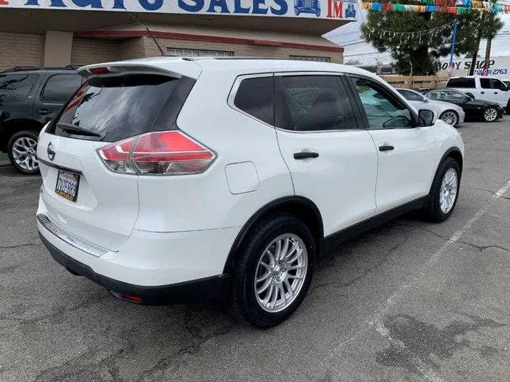 WHITE, 2016 NISSAN ROGUE Image 36