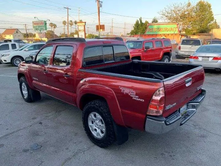 RED, 2006 TOYOTA TACOMA DOUBLE CAB Image 22