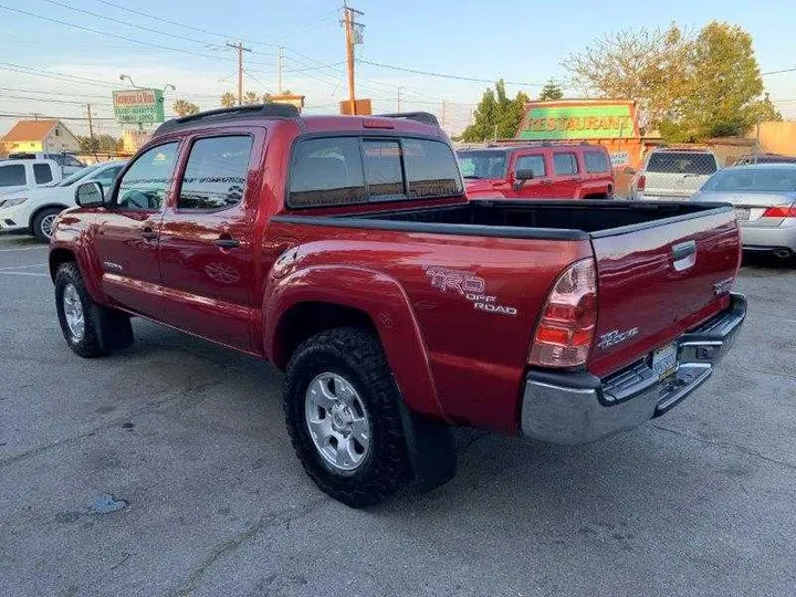 RED, 2006 TOYOTA TACOMA DOUBLE CAB Image 23
