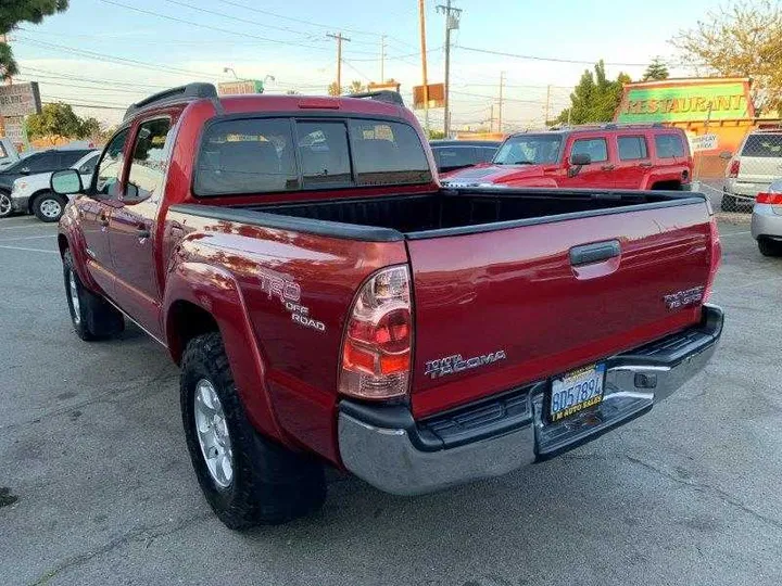 RED, 2006 TOYOTA TACOMA DOUBLE CAB Image 26