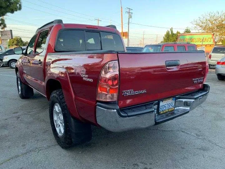 RED, 2006 TOYOTA TACOMA DOUBLE CAB Image 27