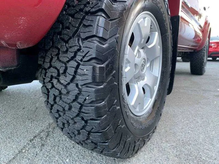 RED, 2006 TOYOTA TACOMA DOUBLE CAB Image 50