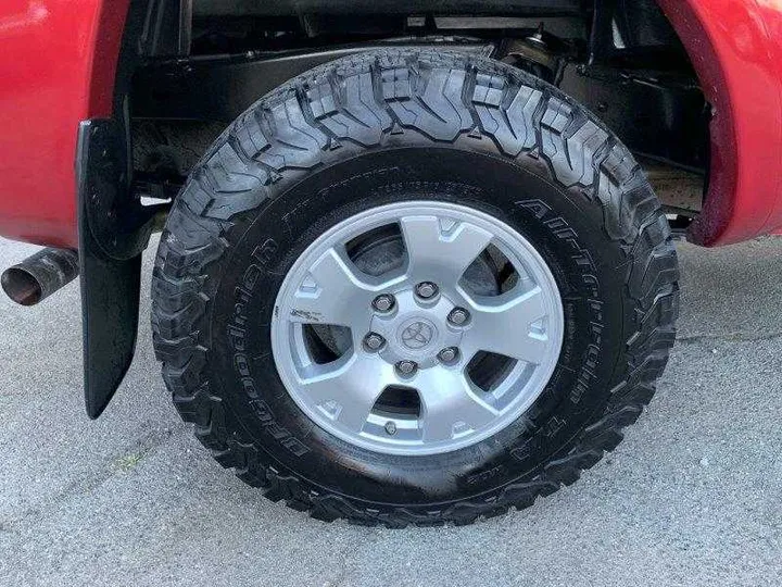 RED, 2006 TOYOTA TACOMA DOUBLE CAB Image 56