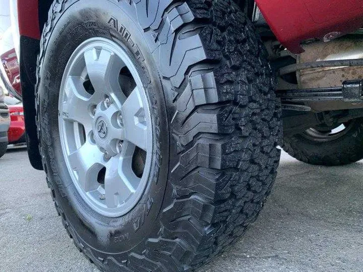 RED, 2006 TOYOTA TACOMA DOUBLE CAB Image 58