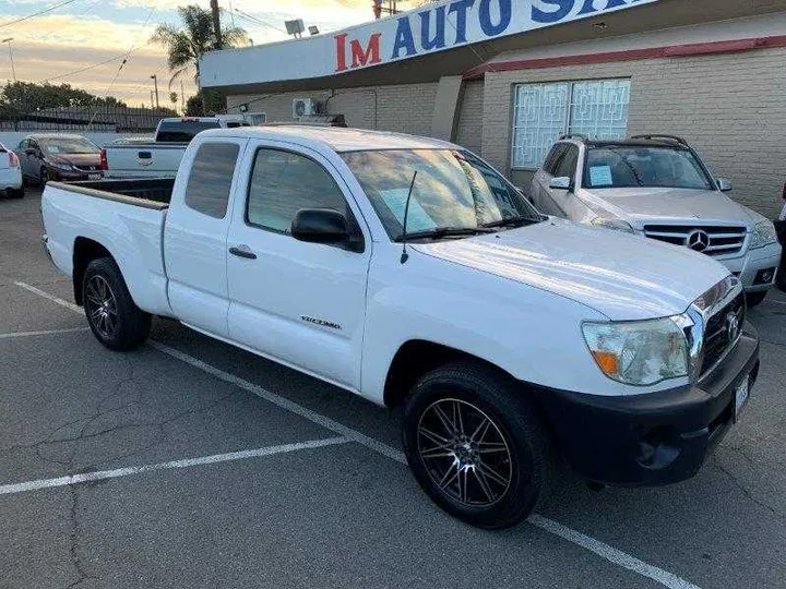 WHITE, 2011 TOYOTA TACOMA ACCESS CAB Image 4