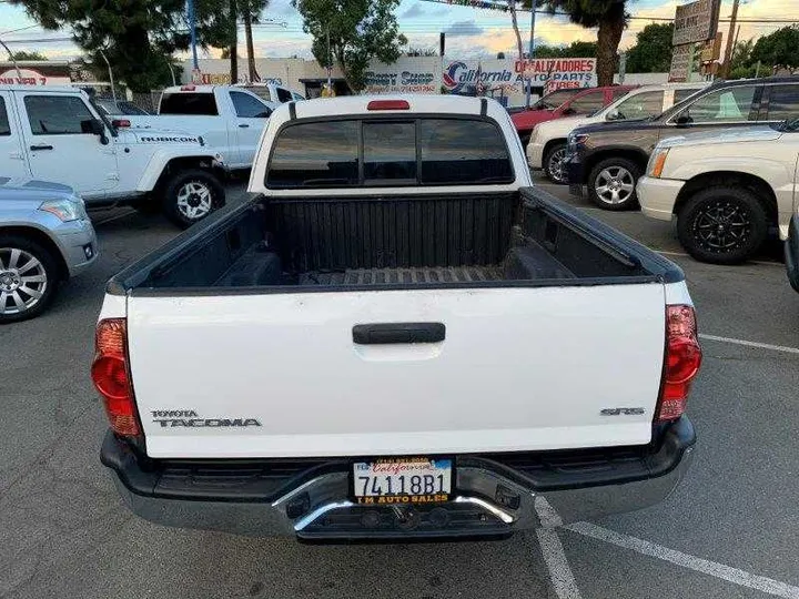 WHITE, 2011 TOYOTA TACOMA ACCESS CAB Image 24