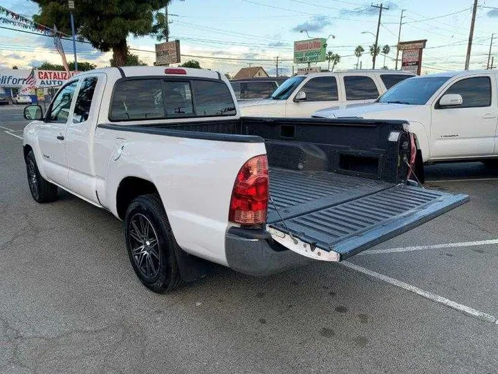 WHITE, 2011 TOYOTA TACOMA ACCESS CAB Image 33