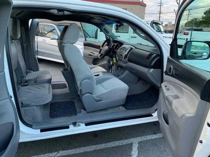 WHITE, 2011 TOYOTA TACOMA ACCESS CAB Image 68