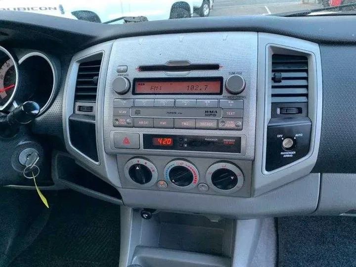 WHITE, 2011 TOYOTA TACOMA ACCESS CAB Image 116