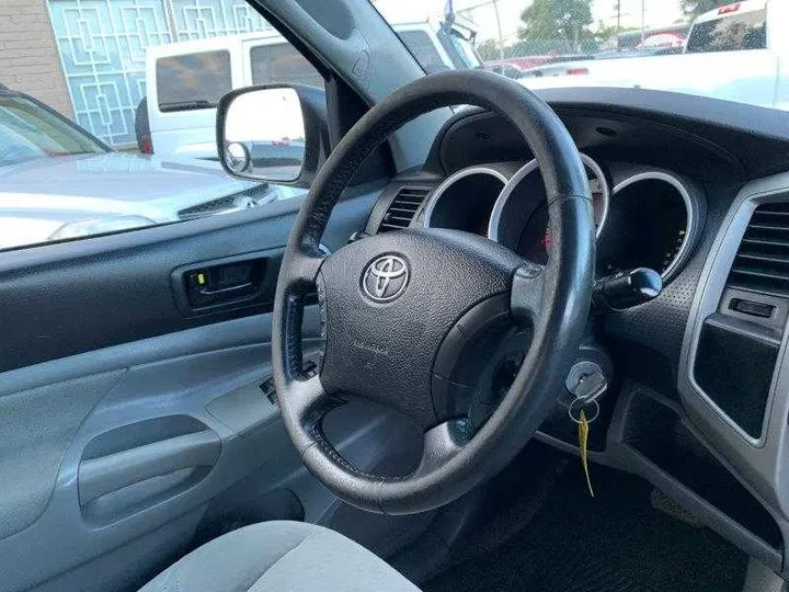 WHITE, 2011 TOYOTA TACOMA ACCESS CAB Image 118