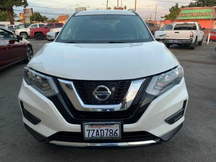 WHITE, 2017 NISSAN ROGUE Image 3