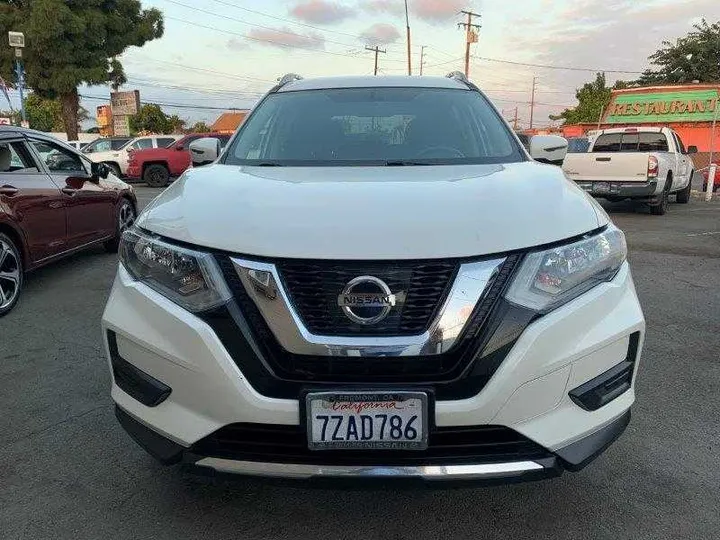 WHITE, 2017 NISSAN ROGUE Image 5