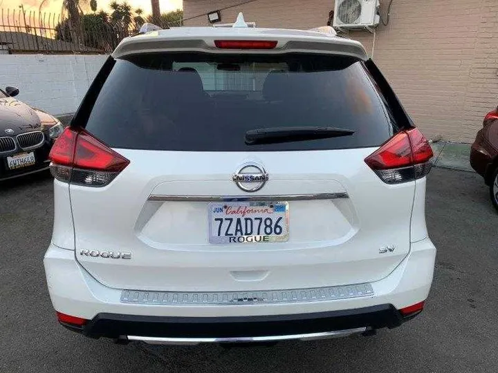 WHITE, 2017 NISSAN ROGUE Image 14