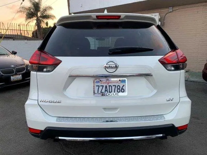 WHITE, 2017 NISSAN ROGUE Image 15