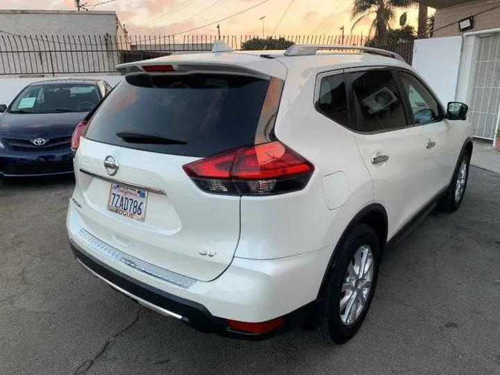 WHITE, 2017 NISSAN ROGUE Image 16