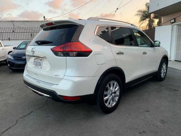 WHITE, 2017 NISSAN ROGUE Image 19