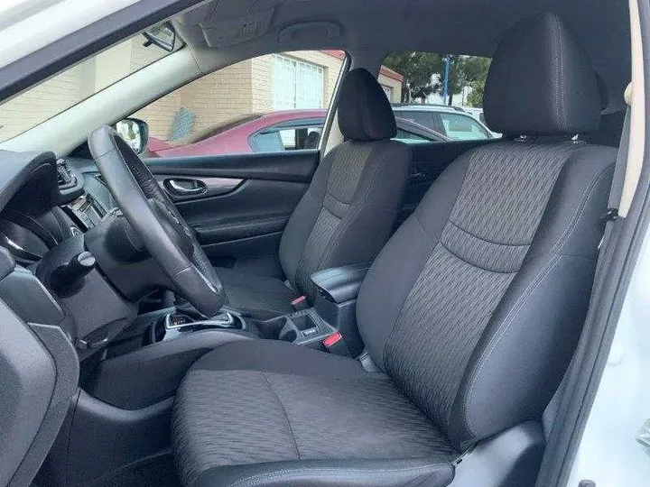 WHITE, 2017 NISSAN ROGUE Image 36