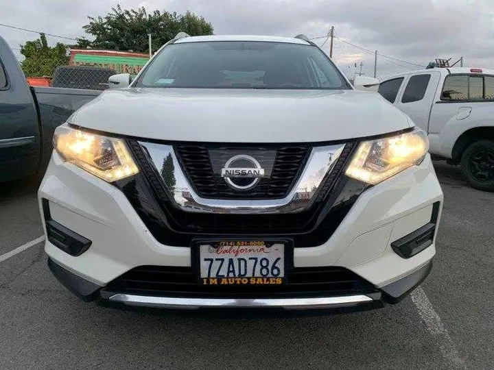 WHITE, 2017 NISSAN ROGUE Image 78