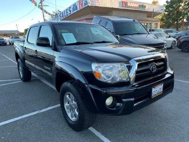 BLACK, 2005 TOYOTA TACOMA DOUBLE CAB Image 3