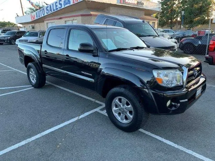 BLACK, 2005 TOYOTA TACOMA DOUBLE CAB Image 5