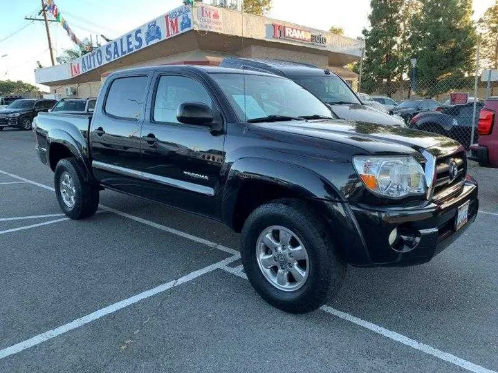 BLACK, 2005 TOYOTA TACOMA DOUBLE CAB Image 6