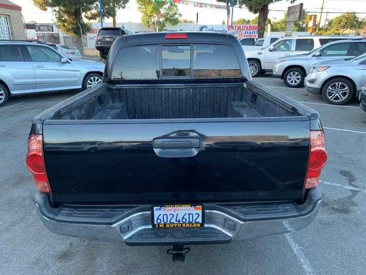 BLACK, 2005 TOYOTA TACOMA DOUBLE CAB Image 25