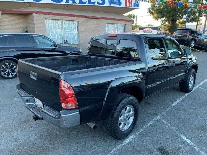 BLACK, 2005 TOYOTA TACOMA DOUBLE CAB Image 31