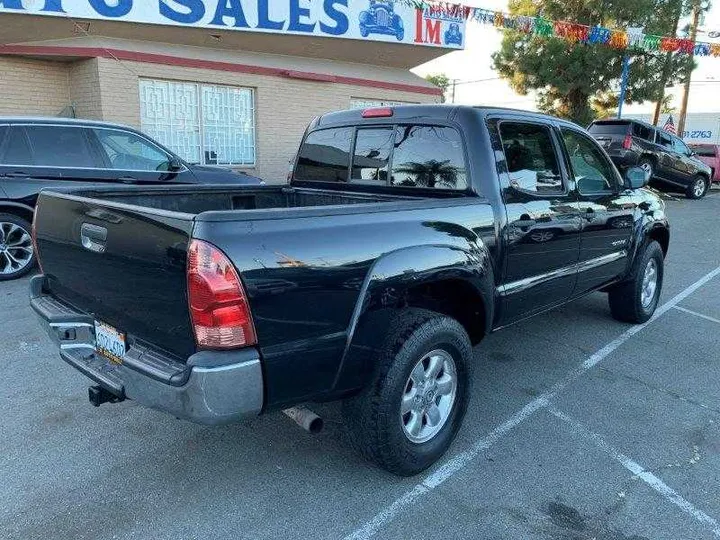 BLACK, 2005 TOYOTA TACOMA DOUBLE CAB Image 32