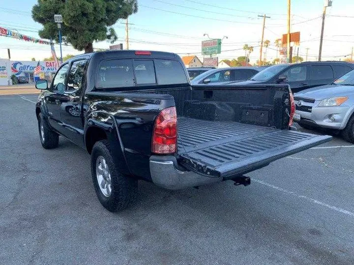 BLACK, 2005 TOYOTA TACOMA DOUBLE CAB Image 35