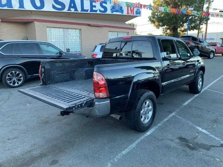 BLACK, 2005 TOYOTA TACOMA DOUBLE CAB Image 37