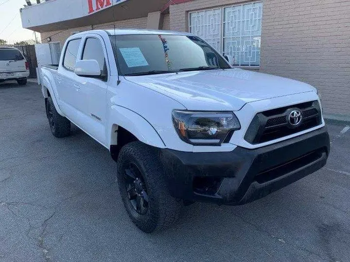 WHITE, 2014 TOYOTA TACOMA DOUBLE CAB Image 2