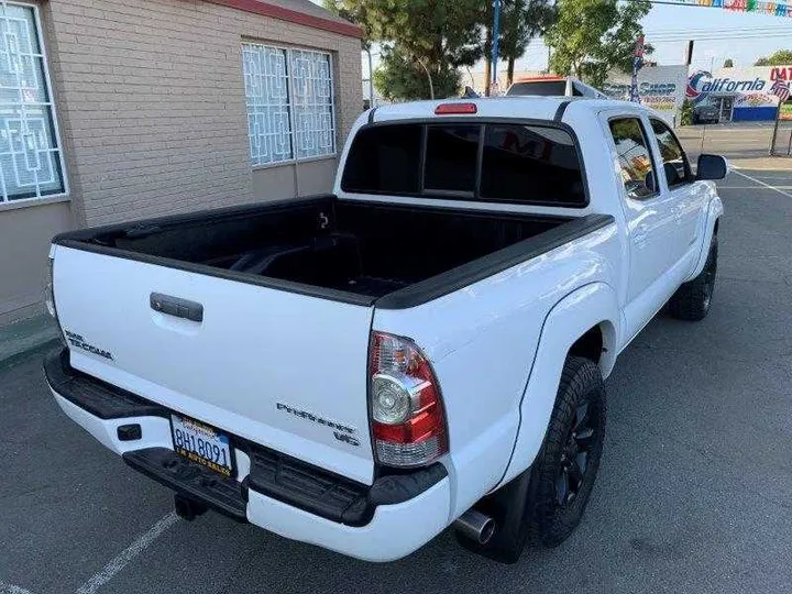 WHITE, 2014 TOYOTA TACOMA DOUBLE CAB Image 28