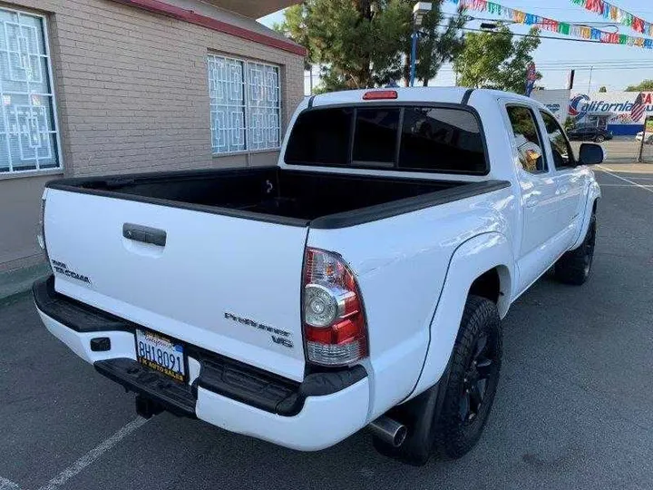 WHITE, 2014 TOYOTA TACOMA DOUBLE CAB Image 29