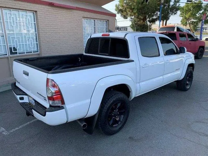 WHITE, 2014 TOYOTA TACOMA DOUBLE CAB Image 31