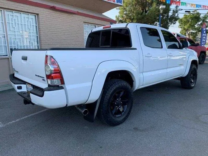 WHITE, 2014 TOYOTA TACOMA DOUBLE CAB Image 33