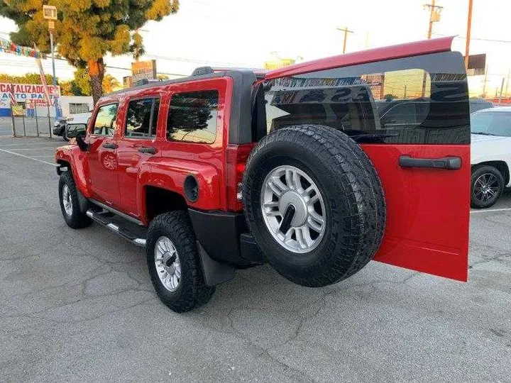 RED, 2006 HUMMER H3 Image 33