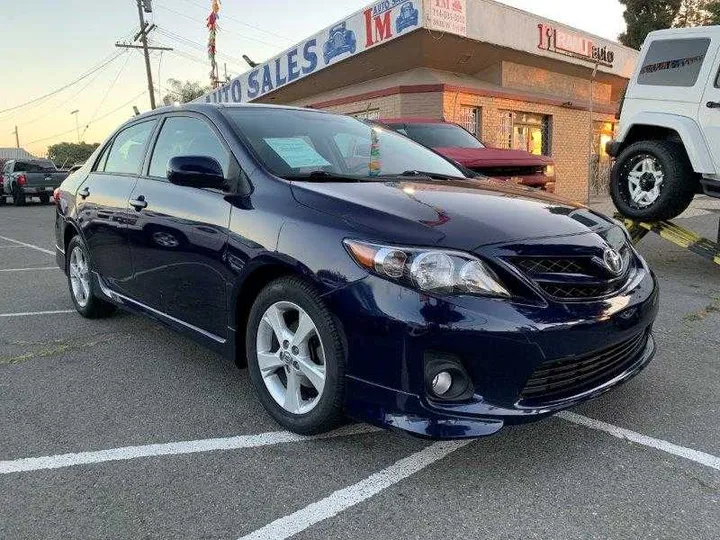 BLUE, 2013 TOYOTA COROLLA Image 3