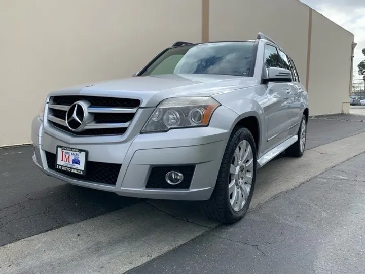 SILVER, 2010 MERCEDES-BENZ GLK-CLASS Image 4