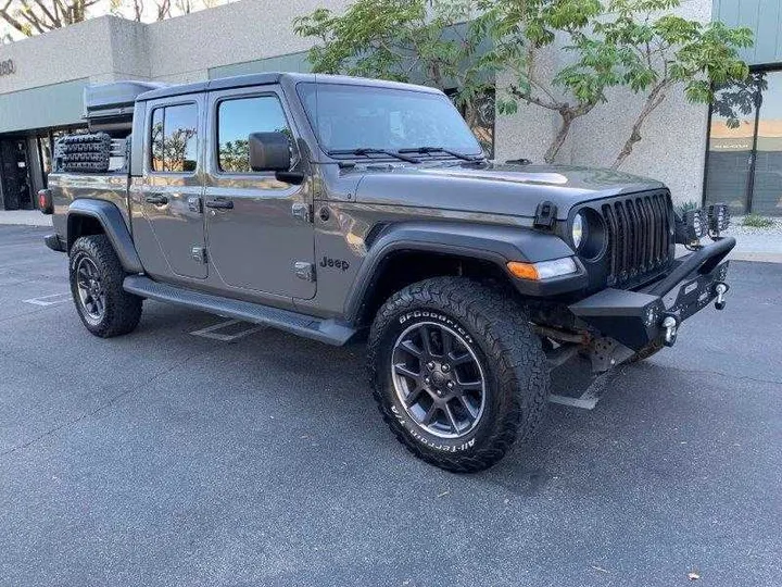 GRAY, 2020 JEEP GLADIATOR Image 6