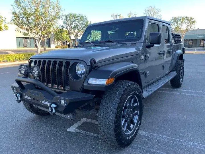 GRAY, 2020 JEEP GLADIATOR Image 12