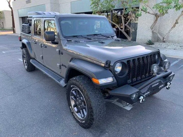 GRAY, 2020 JEEP GLADIATOR Image 16