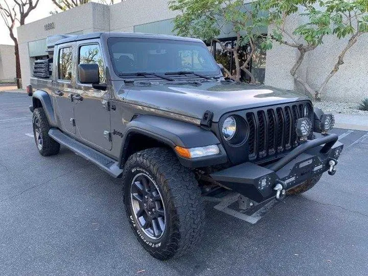 GRAY, 2020 JEEP GLADIATOR Image 17