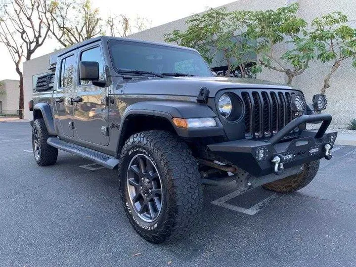 GRAY, 2020 JEEP GLADIATOR Image 18