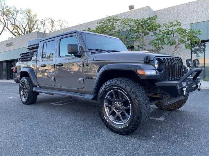 GRAY, 2020 JEEP GLADIATOR Image 21