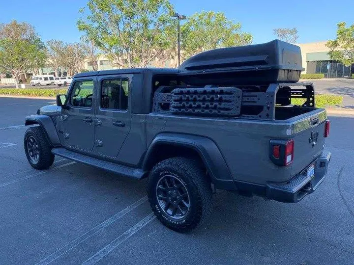 GRAY, 2020 JEEP GLADIATOR Image 24