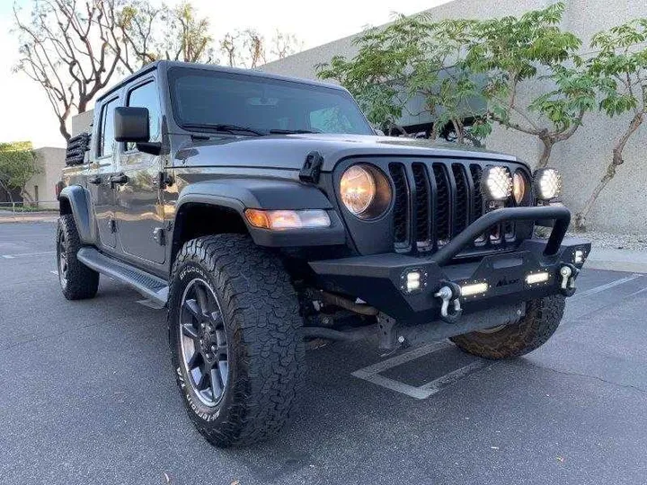 GRAY, 2020 JEEP GLADIATOR Image 163