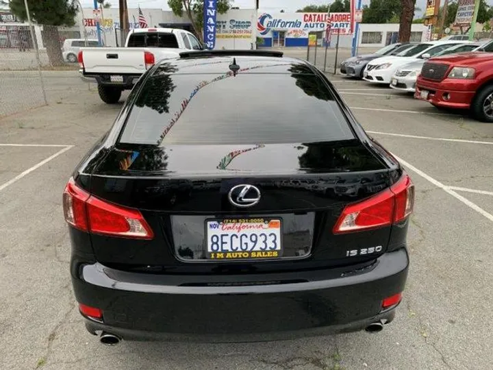 BLACK, 2012 LEXUS IS Image 29