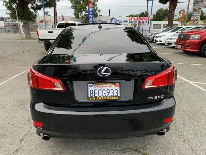 BLACK, 2012 LEXUS IS Image 30