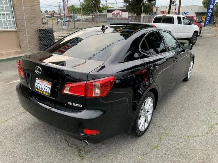 BLACK, 2012 LEXUS IS Image 32